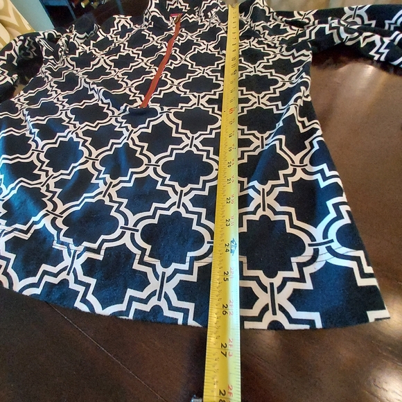 Crown & Ivy Beach Collection Navy & Cream Classic Tile Pattern Top. - Picture 10 of 11